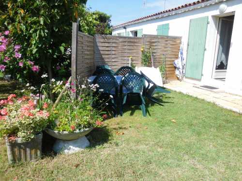 Photo 2 : TERRASSE d'une maison située à Le Bois-Plage-en-Ré, île de Ré.