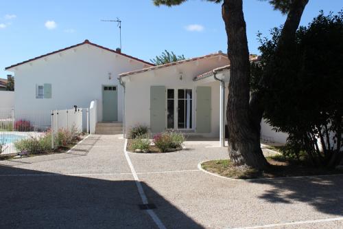 Photo 15 : EXTERIEUR d'une maison située à La Flotte, île de Ré.