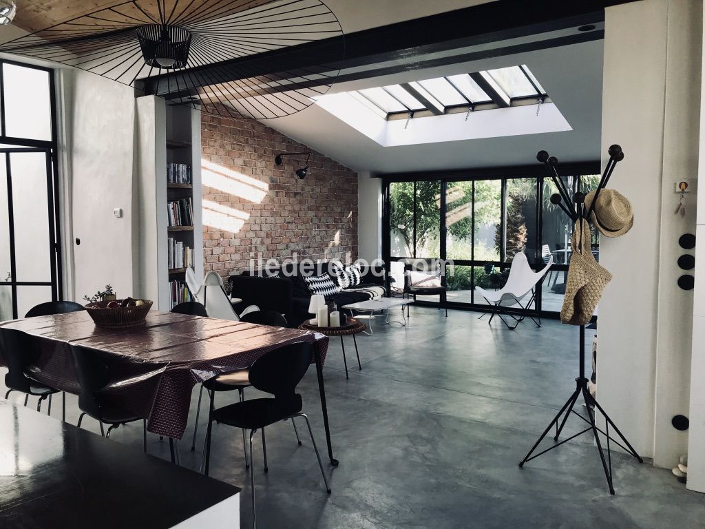 Photo 18 : SEJOUR d'une maison situ&eacute;e &agrave; Ars en R&eacute;, &icirc;le de R&eacute;.
