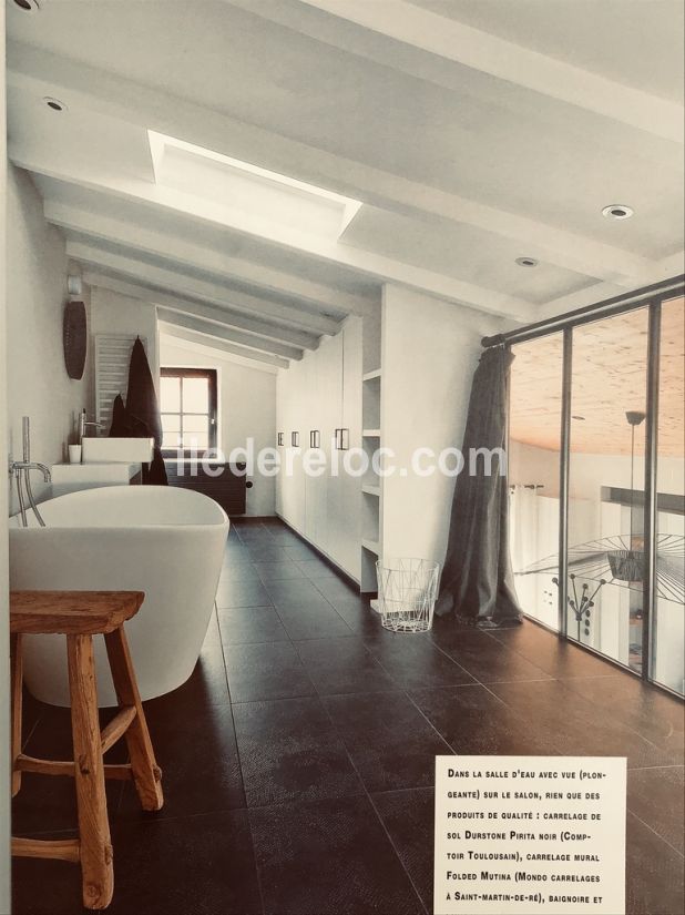 Photo 22 : CHAMBRE d'une maison situ&eacute;e &agrave; Ars en R&eacute;, &icirc;le de R&eacute;.