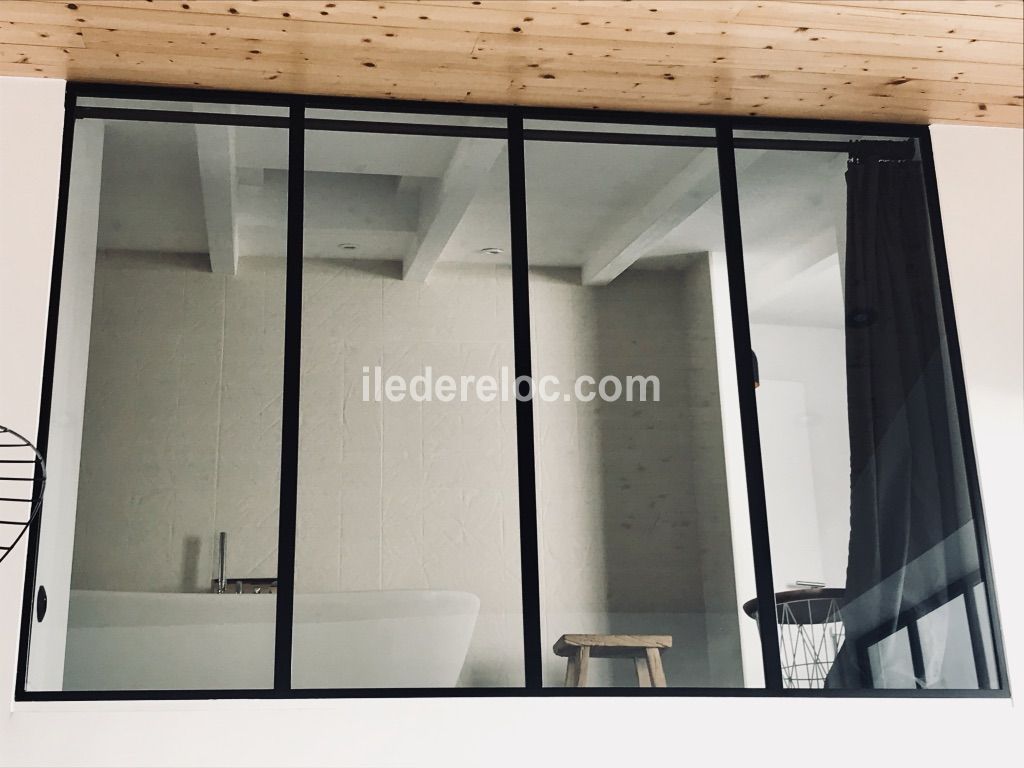 Photo 23 : CHAMBRE d'une maison situ&eacute;e &agrave; Ars en R&eacute;, &icirc;le de R&eacute;.