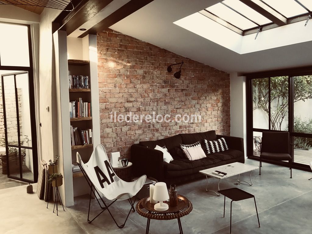 Photo 10 : SEJOUR d'une maison situ&eacute;e &agrave; Ars en R&eacute;, &icirc;le de R&eacute;.