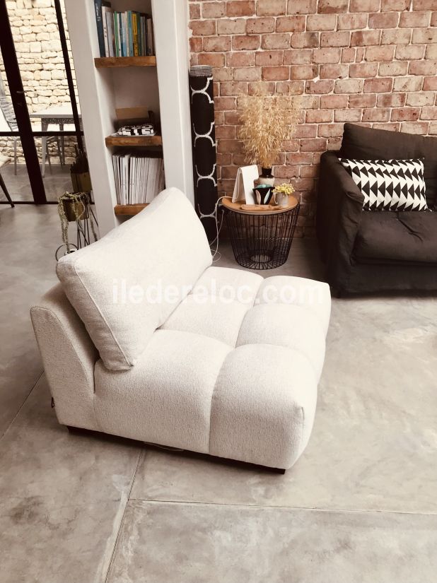 Photo 4 : SEJOUR d'une maison situ&eacute;e &agrave; Ars en R&eacute;, &icirc;le de R&eacute;.