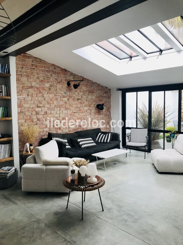 Photo 17 : SEJOUR d'une maison situ&eacute;e &agrave; Ars en R&eacute;, &icirc;le de R&eacute;.