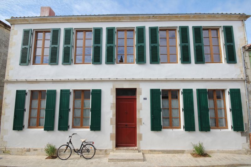 Photo 2 : EXTERIEUR d'une maison située à Ars en Ré, île de Ré.