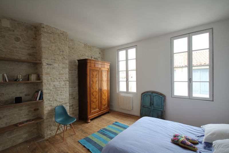 Photo 17 : CHAMBRE d'une maison située à Ars en Ré, île de Ré.