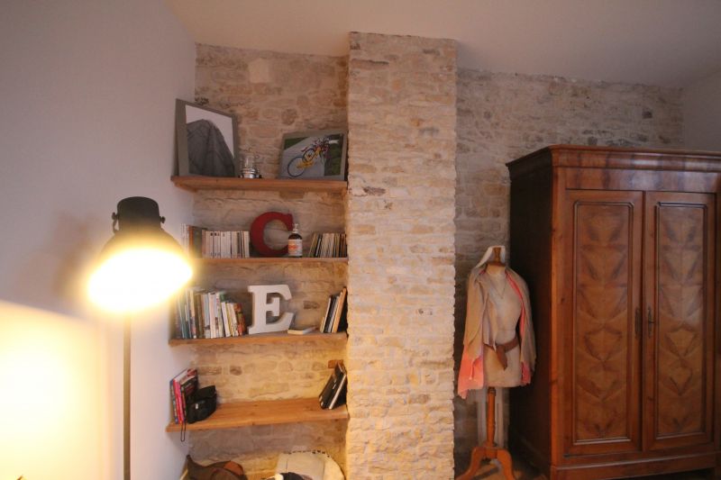 Photo 19 : CHAMBRE d'une maison située à Ars en Ré, île de Ré.