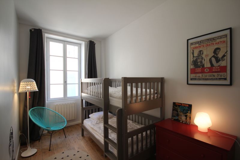 Photo 21 : CHAMBRE d'une maison située à Ars en Ré, île de Ré.