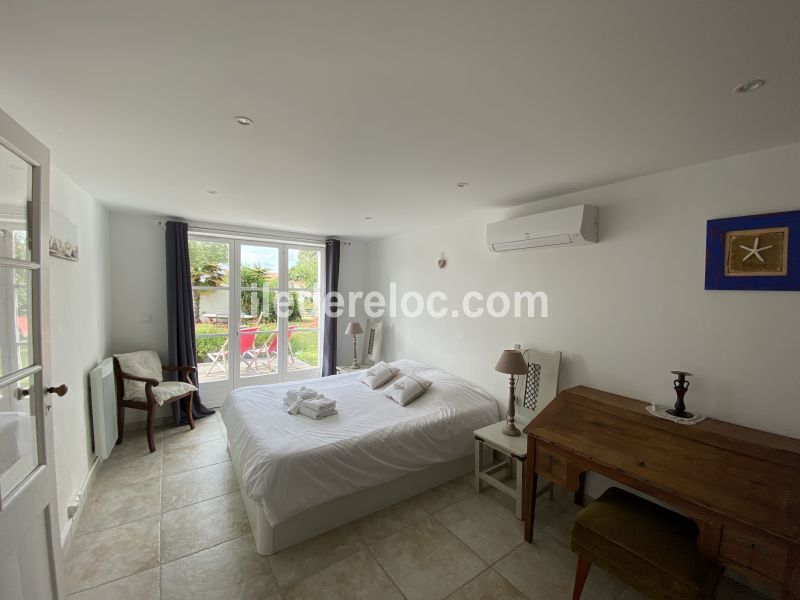 Photo 5 : CHAMBRE d'une maison située à La Couarde-sur-mer, île de Ré.