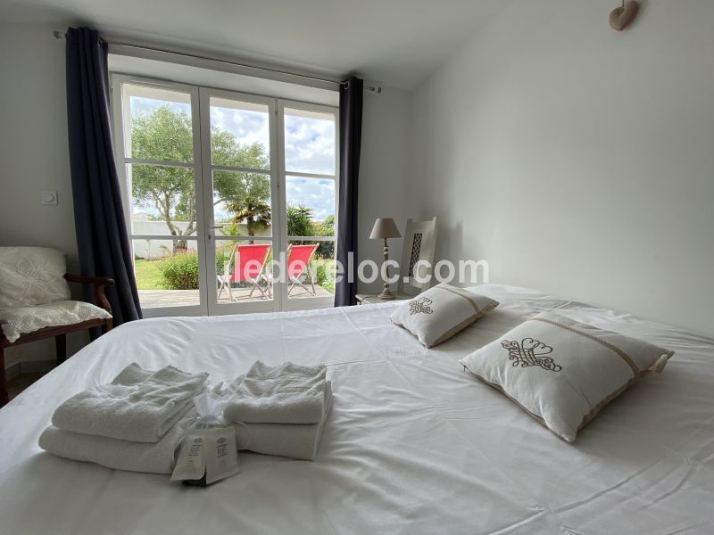 Photo 6 : CHAMBRE d'une maison située à La Couarde-sur-mer, île de Ré.