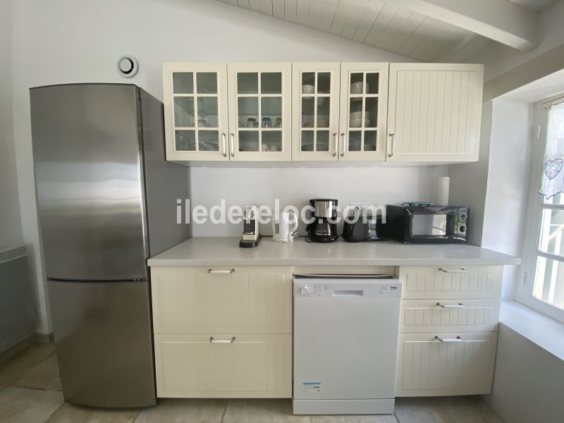 Photo 12 : CUISINE d'une maison située à La Couarde-sur-mer, île de Ré.