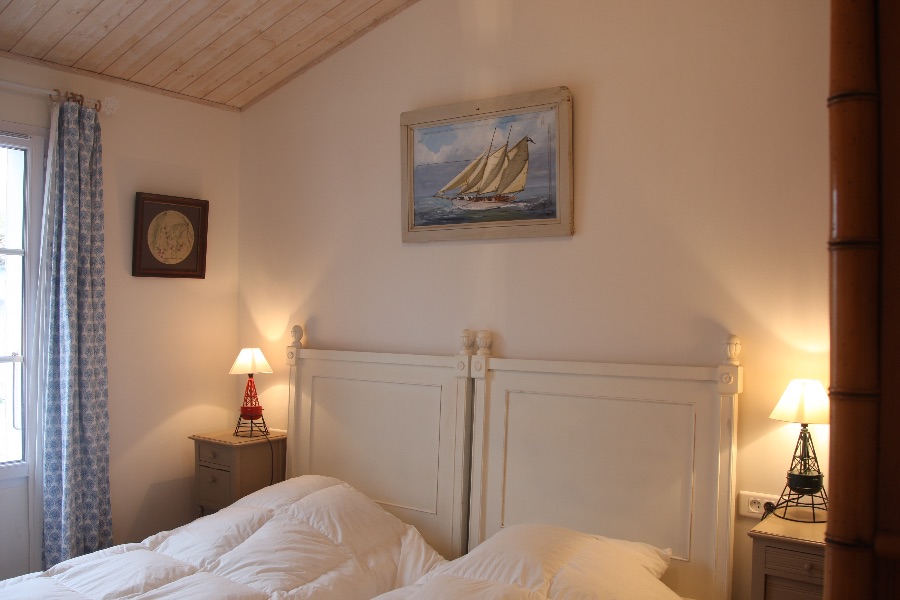 Photo 8 : CHAMBRE d'une maison située à Loix, île de Ré.