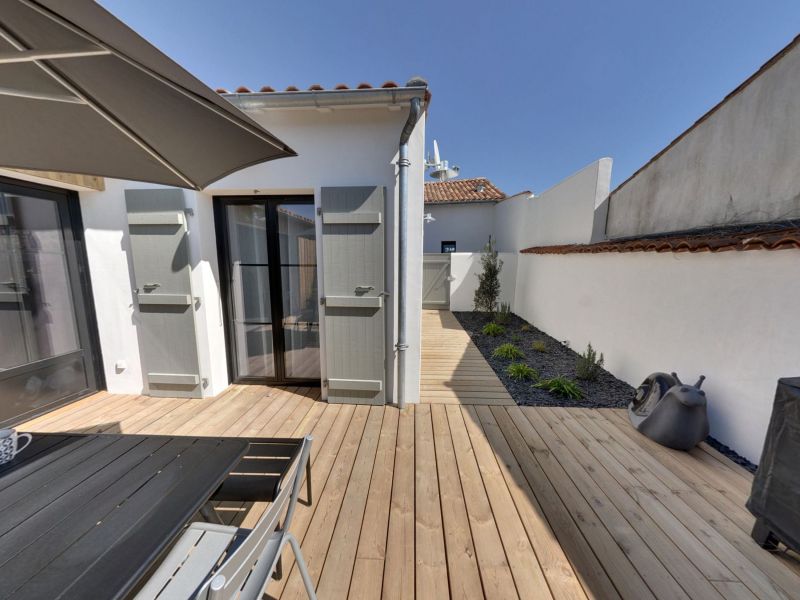 Photo 7 : TERRASSE d'une maison située à Le Bois-Plage-en-Ré, île de Ré.