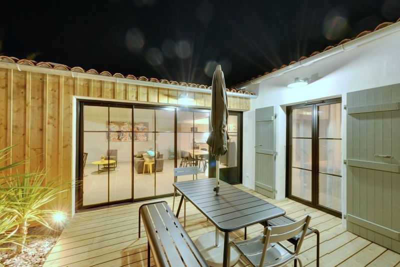 Photo 1 : TERRASSE d'une maison située à Le Bois-Plage-en-Ré, île de Ré.