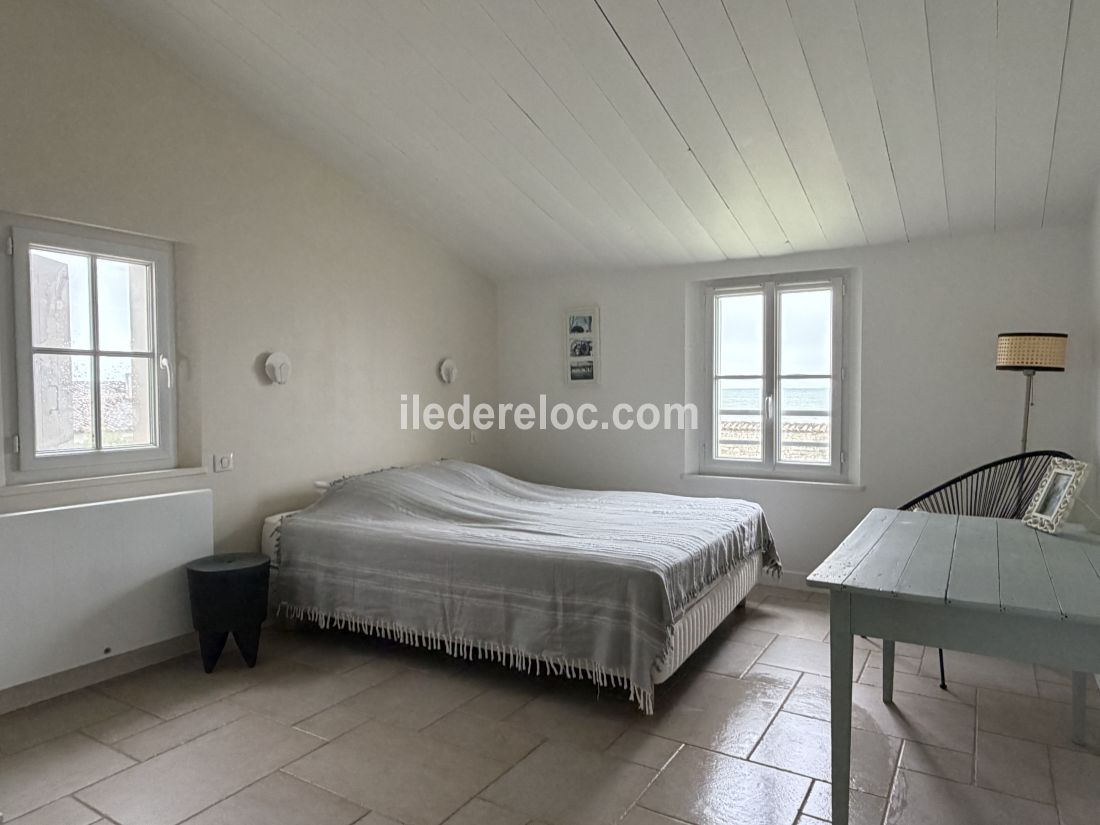 Photo 6 : CHAMBRE d'une maison situ&eacute;e &agrave; La Flotte-en-R&eacute;, &icirc;le de R&eacute;.