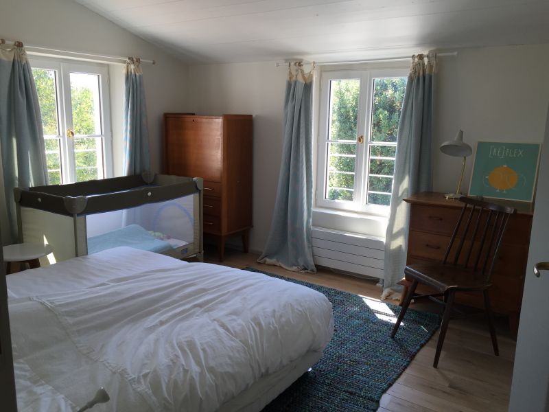 Photo 15 : CHAMBRE d'une maison située à Les Portes, île de Ré.