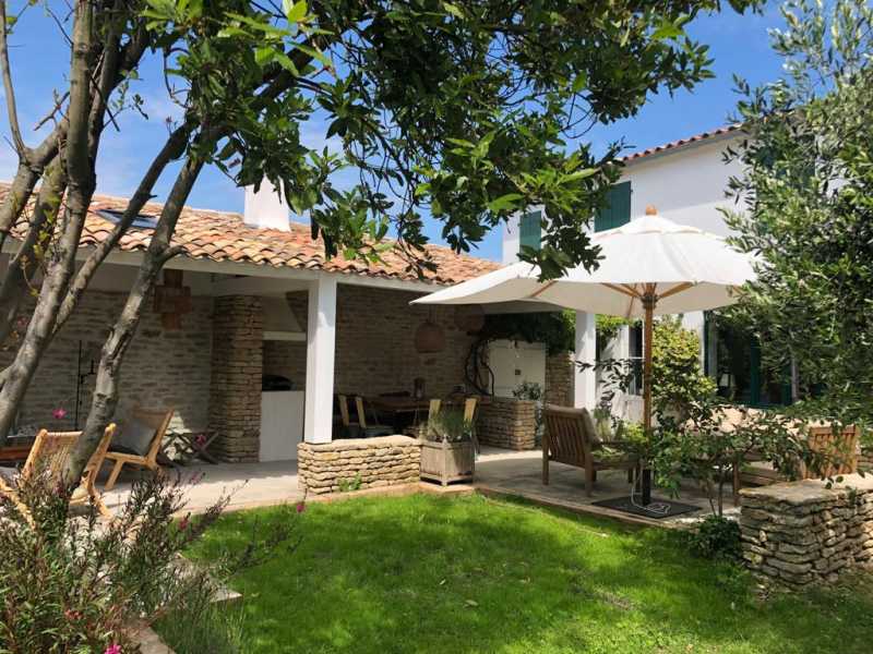 Photo 1 : EXTERIEUR d'une maison située à Les Portes-en-Ré, île de Ré.