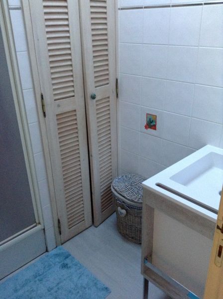 Photo 6 : SALLEDEBAIN d'une maison située à Sainte-Marie-de-Ré, île de Ré.