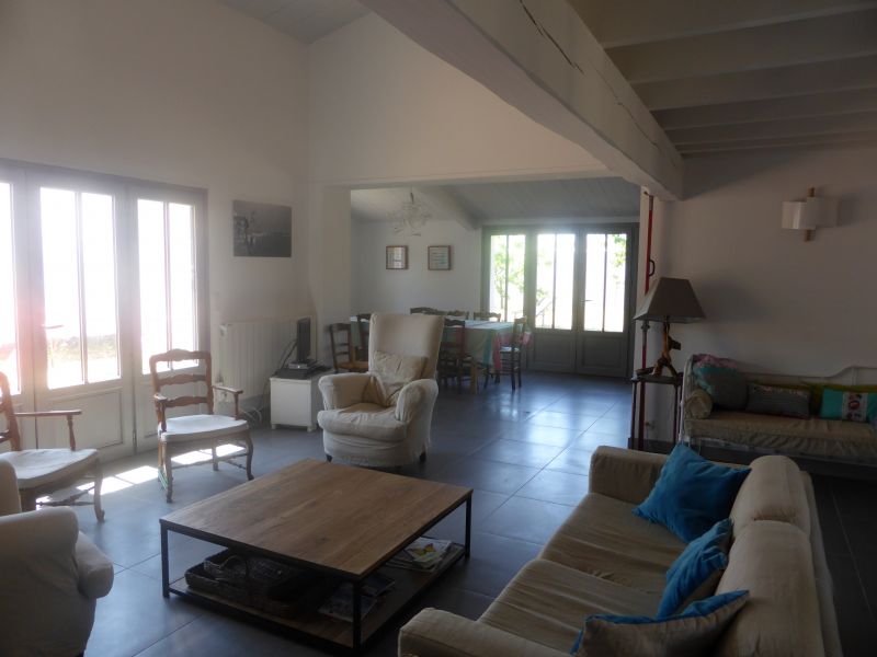 Photo 9 : SEJOUR d'une maison située à Loix, île de Ré.