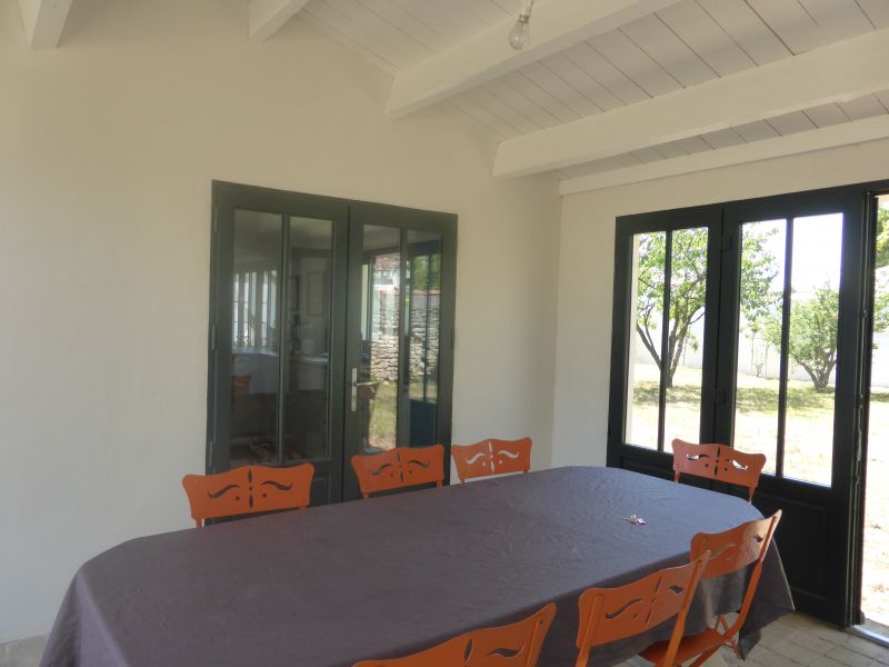 Photo 2 : TERRASSE d'une maison située à Loix, île de Ré.