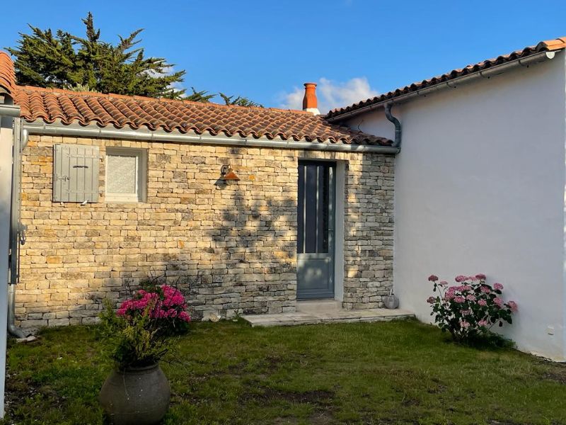 Photo 3 : EXTERIEUR d'une maison située à Les Portes-en-Ré, île de Ré.