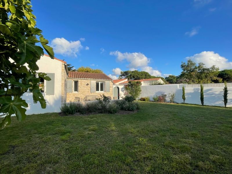 Photo 2 : EXTERIEUR d'une maison située à Les Portes-en-Ré, île de Ré.