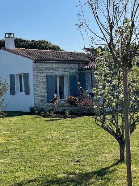 Photo 6 : EXTERIEUR d'une maison située à Les Portes-en-Ré, île de Ré.