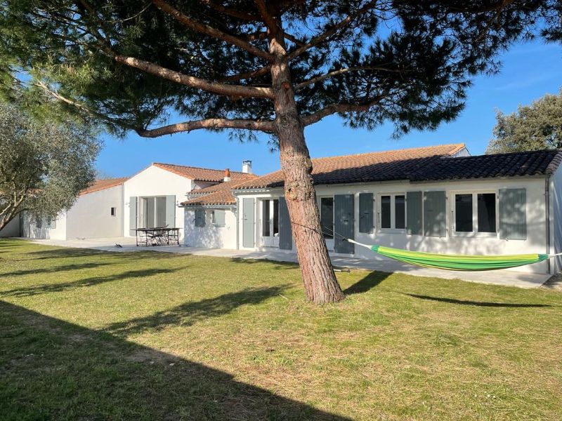 Photo 1 : EXTERIEUR d'une maison située à Les Portes-en-Ré, île de Ré.