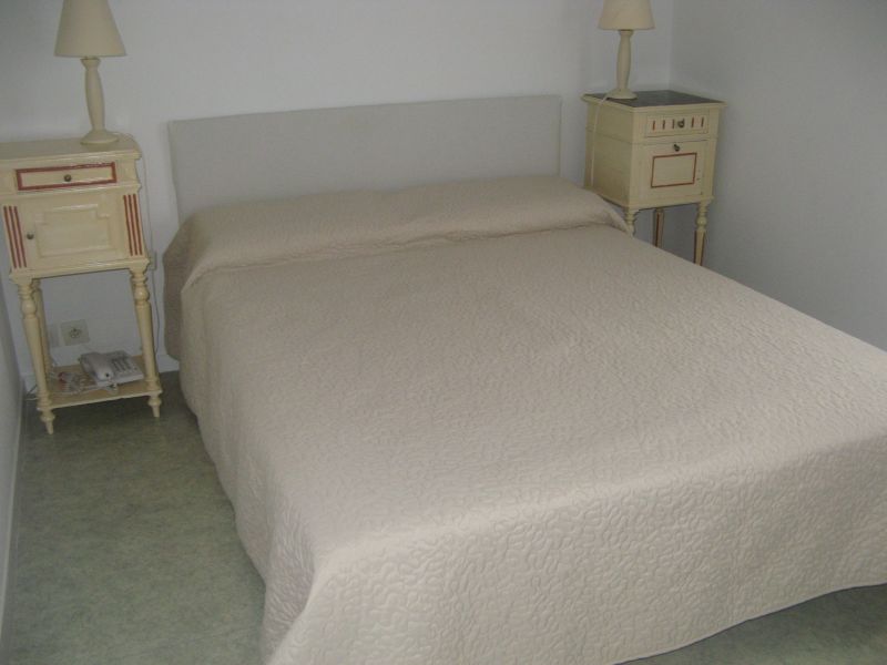 Photo 7 : CHAMBRE d'une maison située à Ars en Ré, île de Ré.