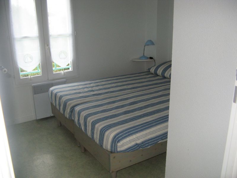 Photo 8 : CHAMBRE d'une maison située à Ars en Ré, île de Ré.