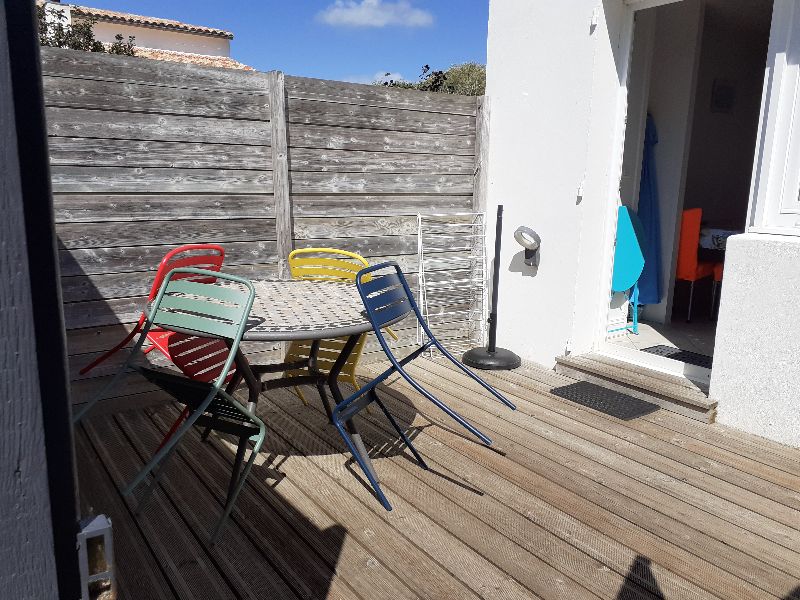 Photo 9 : TERRASSE d'une maison située à Ars en Ré, île de Ré.