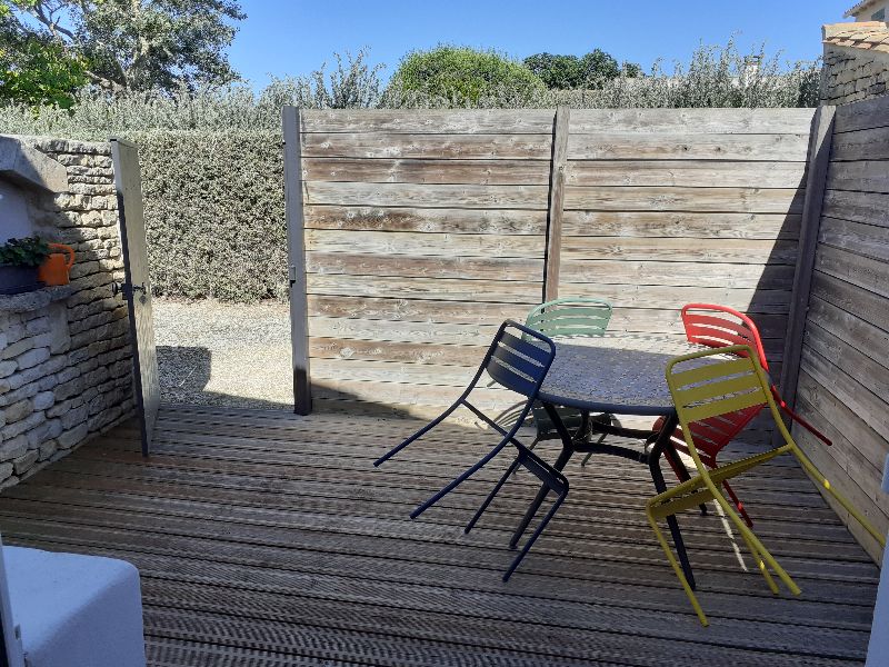 Photo 8 : TERRASSE d'une maison située à Ars en Ré, île de Ré.