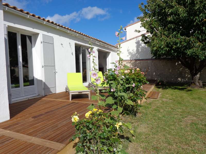 Photo 3 : TERRASSE d'une maison située à Saint-Martin-de-Ré, île de Ré.