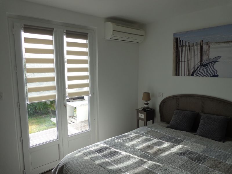 Photo 19 : CHAMBRE d'une maison située à Saint-Martin, île de Ré.