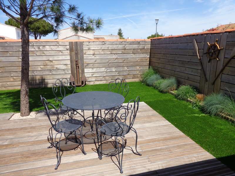 Photo 8 : TERRASSE d'une maison située à Saint-Martin-de-Ré, île de Ré.