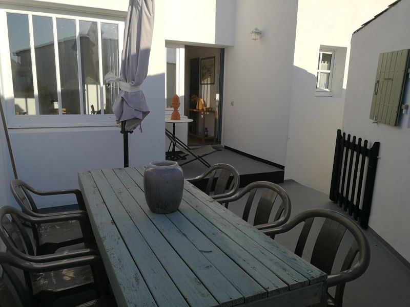 Photo 4 : TERRASSE d'une maison située à Les Portes-en-Ré, île de Ré.