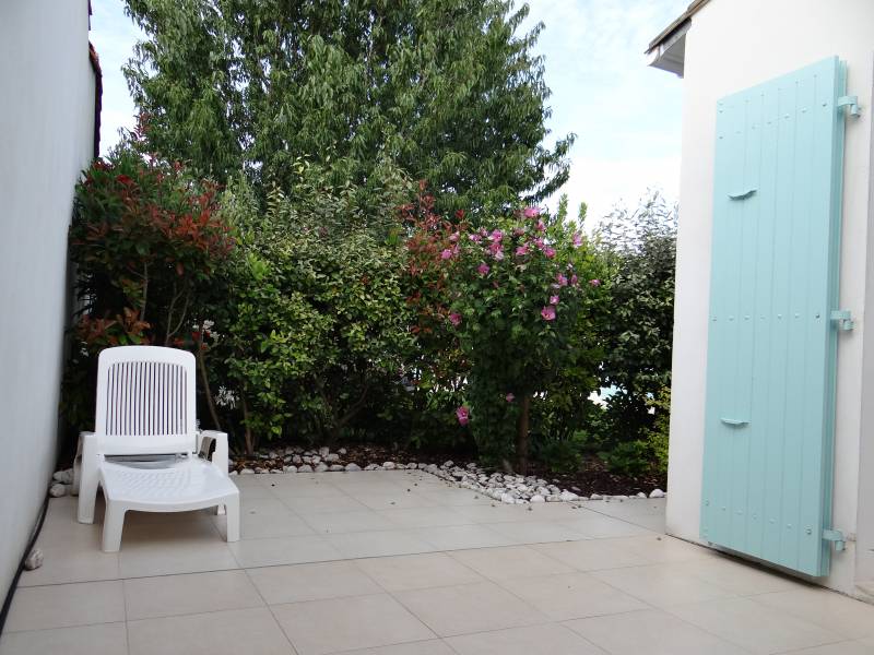 Photo 8 : TERRASSE d'une maison située à Sainte-Marie, île de Ré.