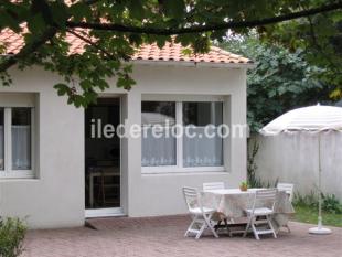 Ile de Ré:Petite maison avec grand jardin, au calme sans télé