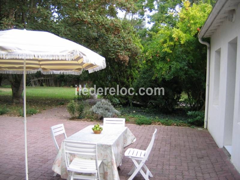 Photo 4 : TERRASSE d'une maison située à Sainte-Marie-de-Ré, île de Ré.