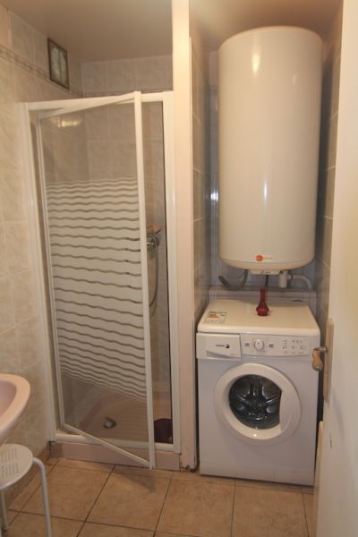 Photo 5 : SALLEDEBAIN d'une maison située à La Flotte, île de Ré.