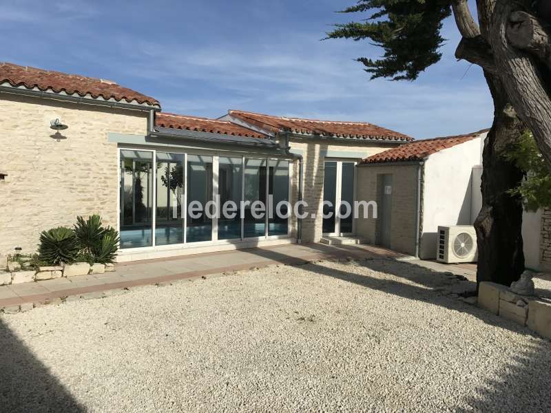 Photo 67 : EXTERIEUR d'une maison située à Sainte-Marie-de-Ré, île de Ré.