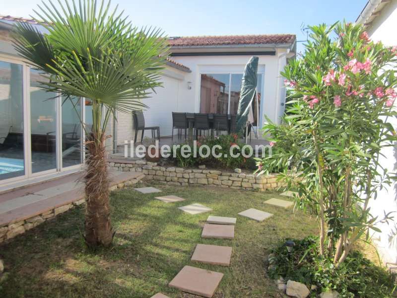 Photo 52 : TERRASSE d'une maison située à Sainte-Marie-de-Ré, île de Ré.