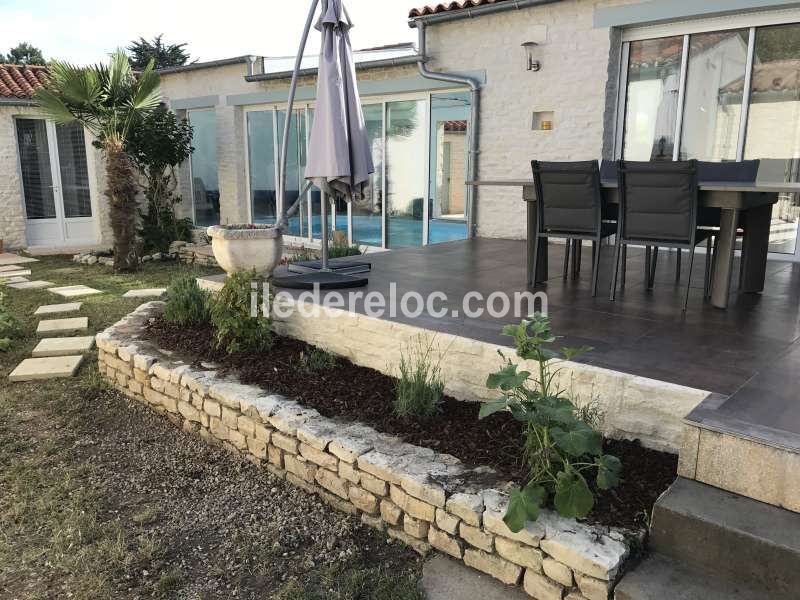 Photo 72 : TERRASSE d'une maison située à Sainte-Marie-de-Ré, île de Ré.