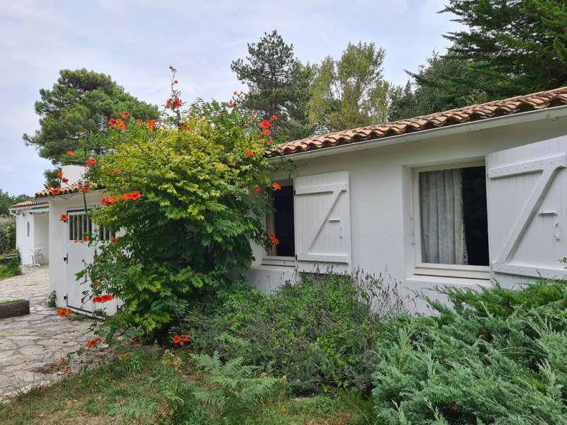 Photo 3 : NC d'une maison située à Les Portes, île de Ré.