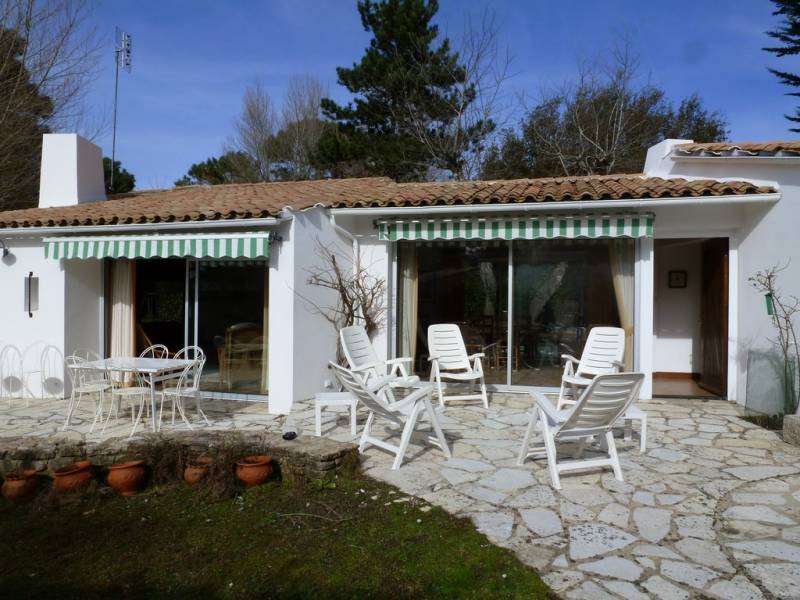 Photo 4 : NC d'une maison située à Les Portes, île de Ré.