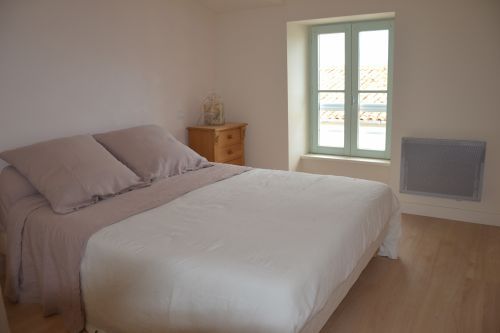 Photo 4 : CHAMBRE d'une maison située à Saint-Martin-de-Ré, île de Ré.