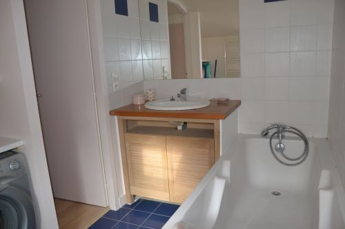 Photo 7 : SALLEDEBAIN d'une maison située à Saint-Martin-de-Ré, île de Ré.