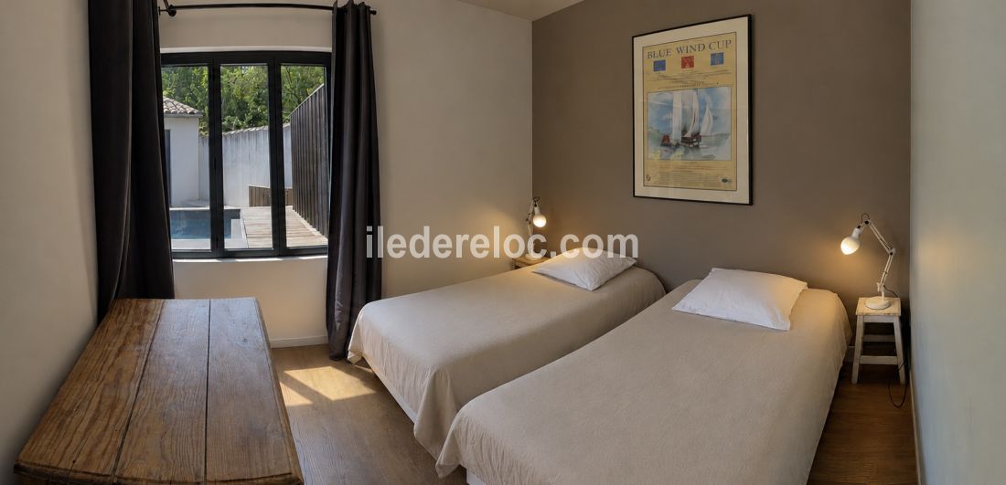 Photo 9 : CHAMBRE d'une maison situ&eacute;e &agrave; La Flotte-en-R&eacute;, &icirc;le de R&eacute;.