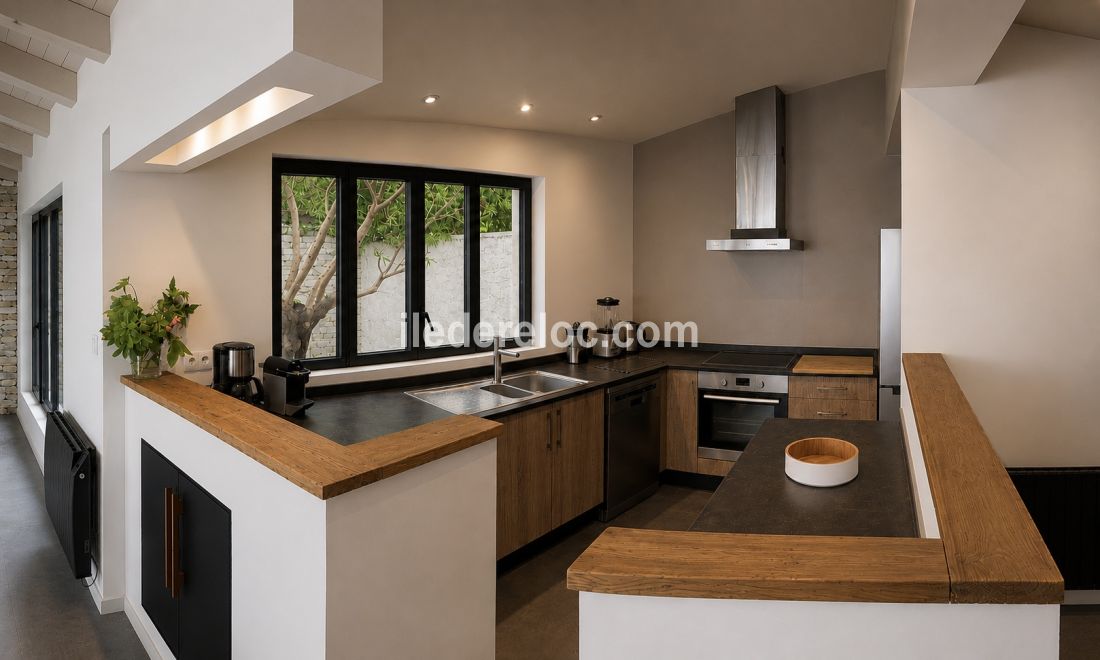 Photo 4 : CUISINE d'une maison situ&eacute;e &agrave; La Flotte-en-R&eacute;, &icirc;le de R&eacute;.