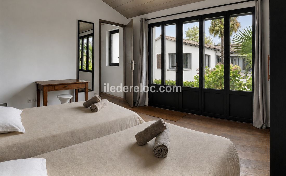 Photo 12 : CHAMBRE d'une maison situ&eacute;e &agrave; La Flotte-en-R&eacute;, &icirc;le de R&eacute;.